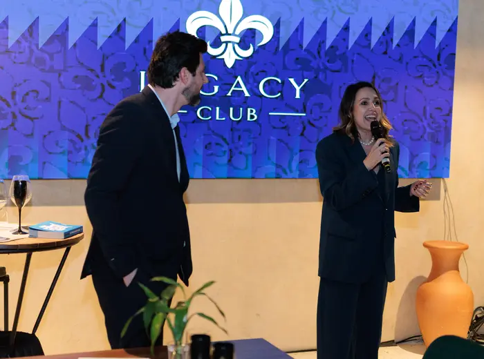 Encontro do Legacy Club com a marca ao fundo