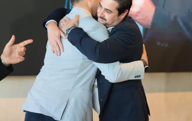 Empresários trabalhando nos indicadores durante o encontro
